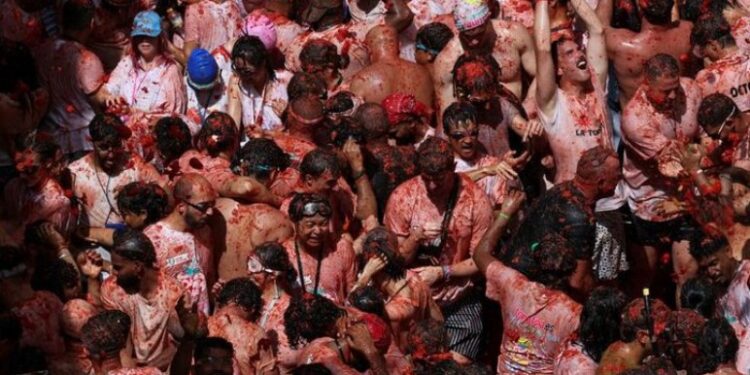 Spanyol Mendadak Merah, 22 Ribu Orang Tumpah Ruah di Perang Tomat La Tomatina