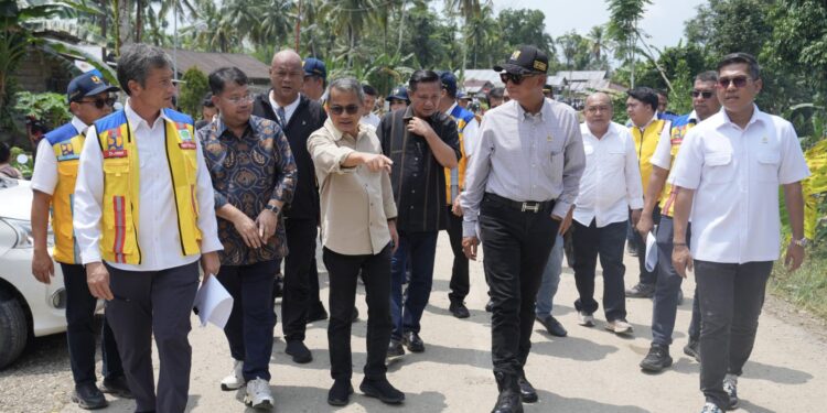 Tinjau Longsor di Nias, Menteri Dody: Tangani Secara Komprehensif Agar Tidak Berulang