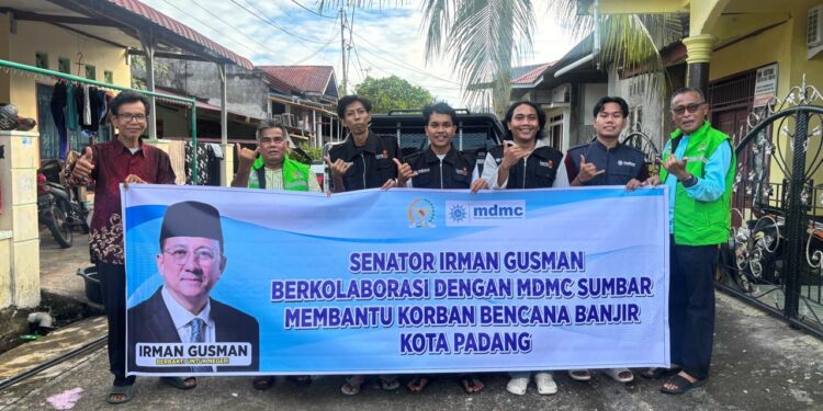 Gerak Cepat Tim Irman Gusman Center dan MDMC Sumbar Salurkan Bantuan bagi Korban Banjir di Padang