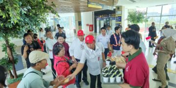 Rayakan HUT ke-81 RI, KAI Commuter Bikin Penumpang Cuma Bayar Rp8, Dapat Kopi, Roti hingga Bendera Merah Putih