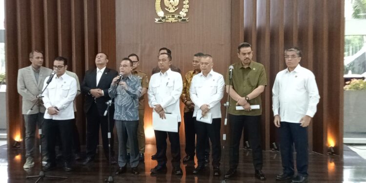 DPR Finalisasi Perpres Transportasi Online, Tarif Ojol, Kirim Barang dan Makanan Bakal Diatur