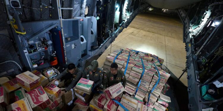 Prabowo Instruksikan Pengiriman Bantuan Dipercepat, 253 Ton Logistik Telah Dikirim ke NTT