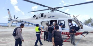 Polri Evakuasi Dua Warga Palue Lewat Jalur Udara, Lansia Korban Reruntuhan dan Ibu Hamil
