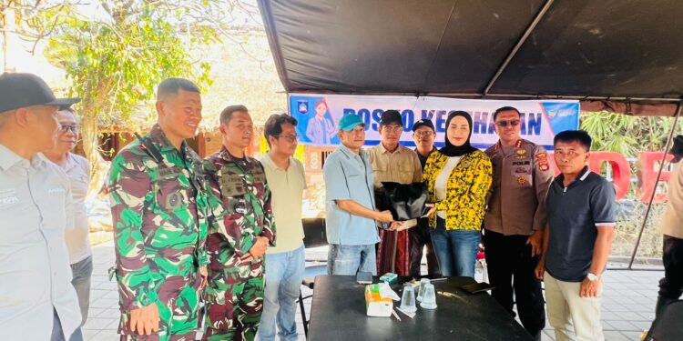Pimpinan DPR Tinjau Lokasi Kebakaran Desa Adat Sade, Serahkan Bantuan dan Siapkan Revitalisasi