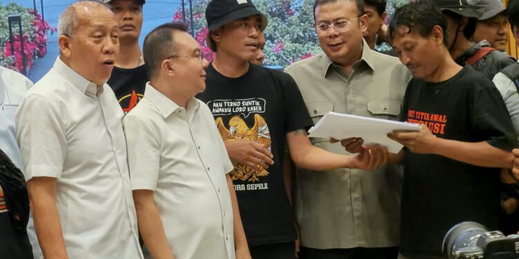 DPR Temui Warga Pati, Dasco Janji Kawal Aksi Tuntut RUU Perampasan Aset