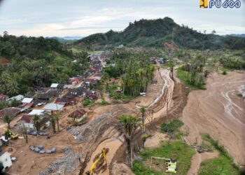Kementerian PU Buka Alur Sungai dan Perkuat Tebing Pascabanjir di Tapanuli Tengah
