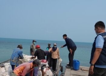 Cegah Gangguan Pernapasan akibat Abu Vulkanik, Layanan Kesehatan dan Distribusi Masker Diperkuat di Pulau Sebesi