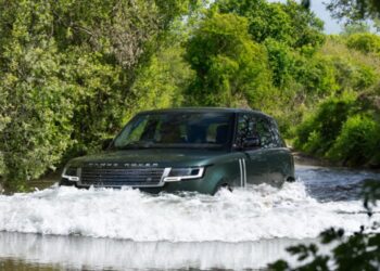 Range Rover jadi listrik, harganya Rp3,4 miliar tapi masih bisa nyebur 900 mm