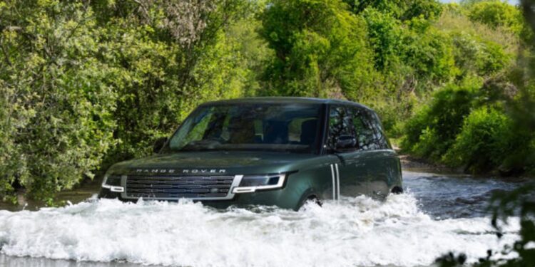 Range Rover jadi listrik, harganya Rp3,4 miliar tapi masih bisa nyebur 900 mm