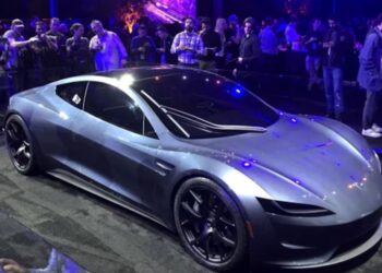 Bukan Sekadar Mobil Listrik, Tesla Roadster Disiapkan dengan Teknologi Roket SpaceX