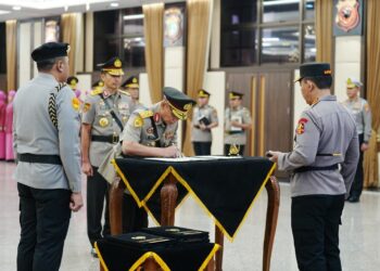 Kapolri Pimpin Upacara Serah Terima Jabatan Sejumlah Pejabat Polri