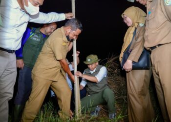 Penegakan Hukum Karhutla, Menhut Raja Antoni Segel Lokasi di Lapangan