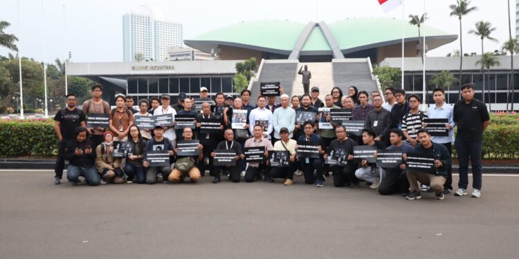 KWP Gelar Doa Bersama Bentuk Solidaritas untuk 5 Wartawan dan 3 ABK yang Hilang