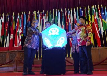 Ketua MPR RI Ahmad Muzani Meluncurkan Buku Risalah dan Sejarah MPR di Gedung Merdeka, Bandung