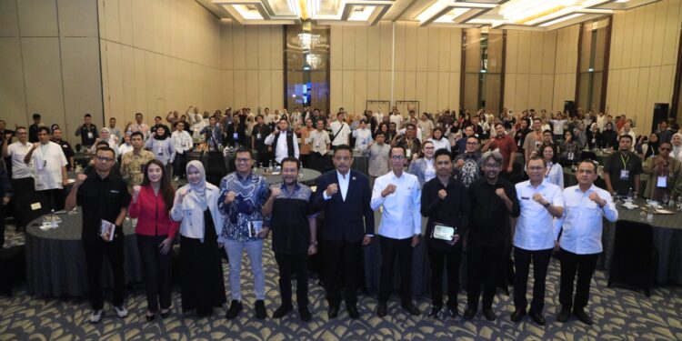 Buka Workshop Jurnalistik, Yorrys Raweyai Tekankan Pentingnya Pemberitaan Isu Daerah