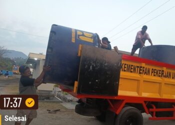 Kementerian PU Layani Air Bersih Untuk Warga Terdampak Kekeringan di Pulau Palue, NTT