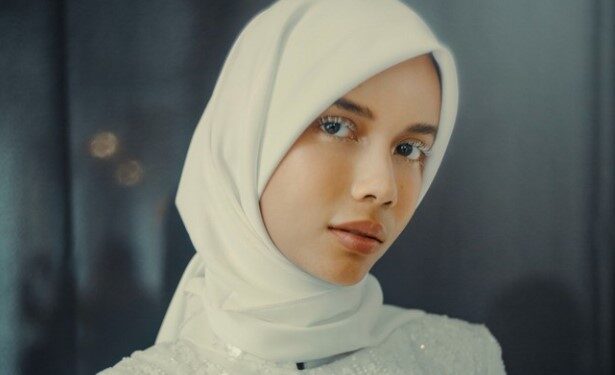 Sabrina Dua Kali Tampil di NYFW dalam Setahun, Kali Ini Bawa Modest Fashion Indonesia ke Runway Internasional