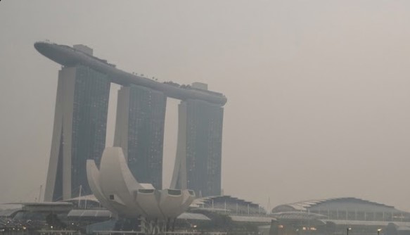 Asap Karhutla Indonesia Kepung Singapura, Polusi Udara Tembus Level Sangat Tidak Sehat