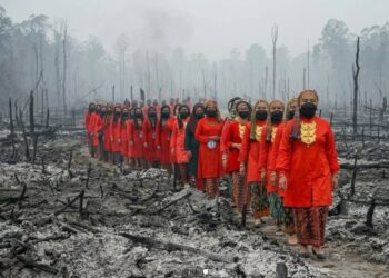 Karya Seni Perempuan Bermasker Sindir Karhutla, Warga Jambi dan Palembang Berjuang Melawan Asap