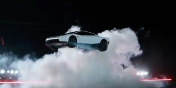 Tesla Roadster Bikin Geger, Mobil Listrik Bisa Salto di Udara, Produksi Ditargetkan 2028