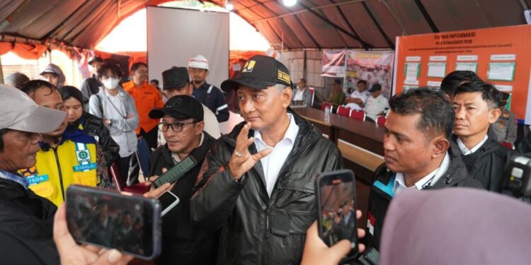 Menteri PU Bantu Penanganan Gedung Pemerintahan di Solok yang Rusak Akibat Banjir Bandang
