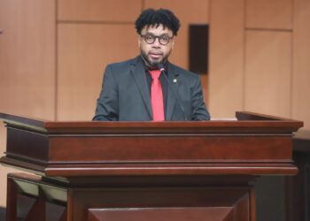 Filep Wamafma Minta Papua Barat Gercep, Jangan Sampai Sekolah Rusak Ketinggalan Program Revitalisasi 2027