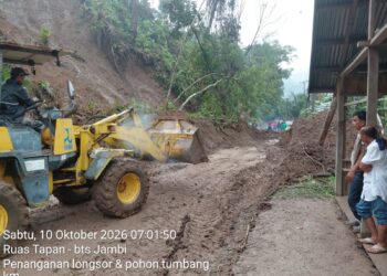Kementerian PU Pulihkan Akses Jalan yang Tertutup Longsor di Pesisir Selatan Sumbar