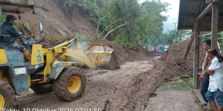 Kementerian PU Pulihkan Akses Jalan yang Tertutup Longsor di Pesisir Selatan Sumbar