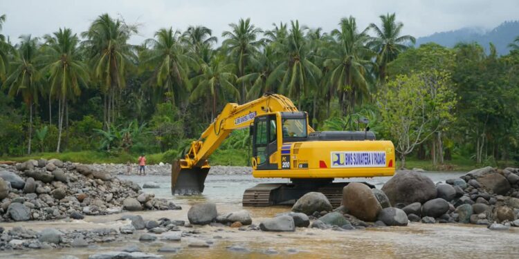 Kementerian PU Percepat Penanganan Bencana di Sumatera Barat, Rampungkan Tanggul Darurat di Padang dan Pulihkan Akses Jalan Tapan- Batas Jambi
