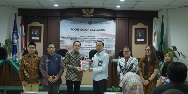 Dua Dekade UU Guru dan Dosen, DPD RI Jaring Suara Pendidik Yogyakarta