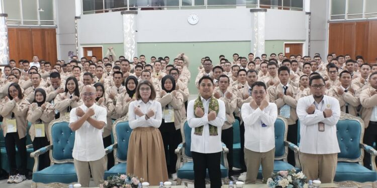 Lepas 271 Pekerja Migran ke Korea Selatan, Wamen Dzulfikar Berpesan Kelola Penghasilan dengan Bijak